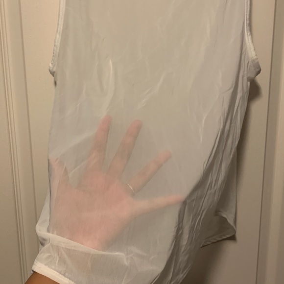 White sleeveless workout top - Picture 3 of 3